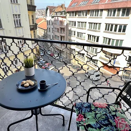 Hello Fox * بودابست